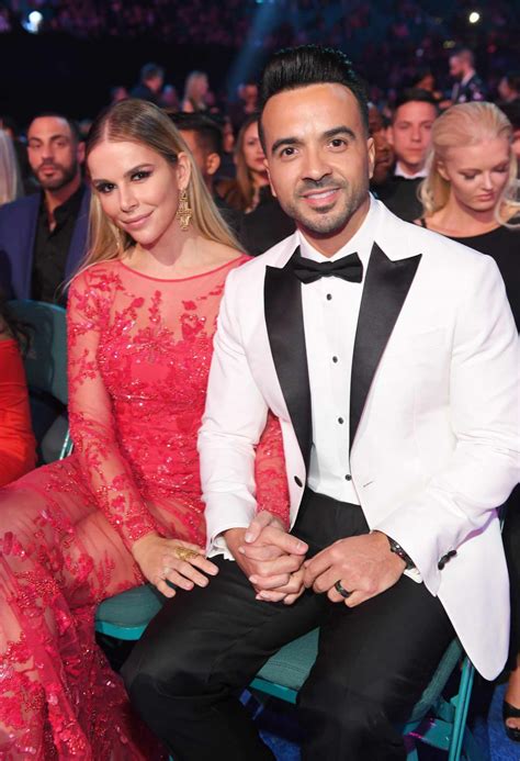 águeda lópez|luis fonsi wife photos.